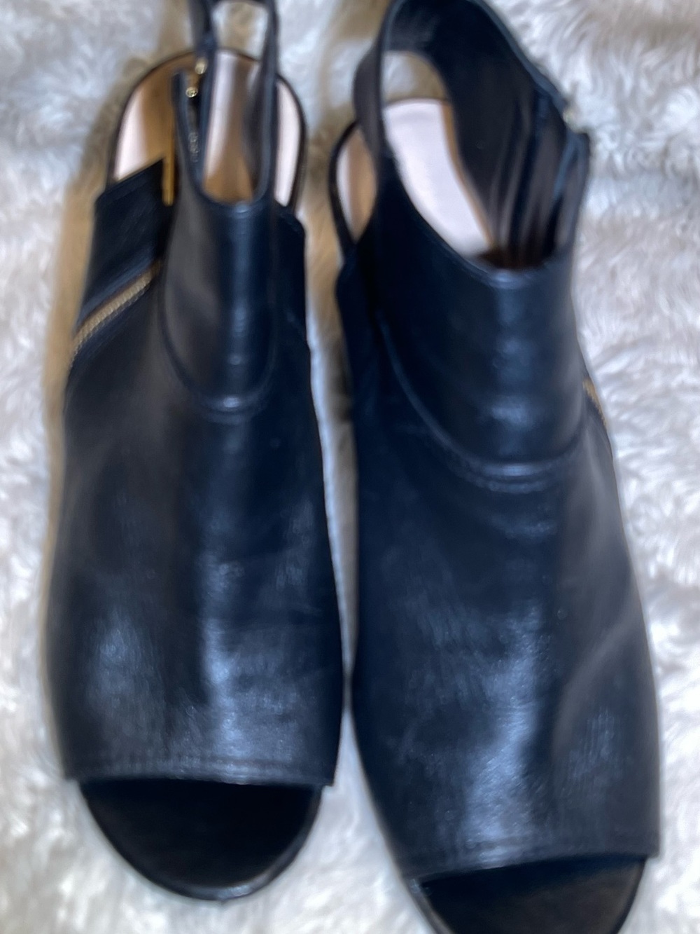 Cole haan women’s Black Open-Toe Leather Sandals size 8
